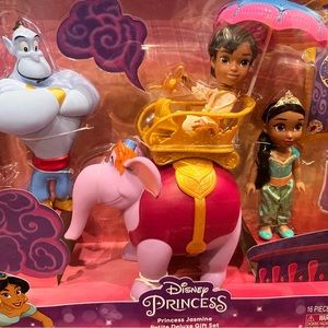 Disney’s Aladdin with this Jasmine Petite Deluxe Gift Set